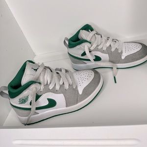 Jordan 1 Mid Se Pine Green sz 12